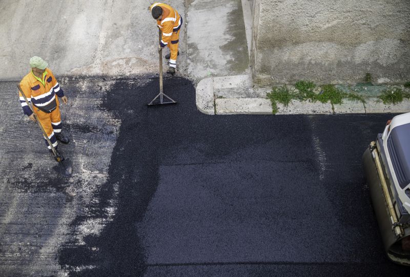 Benefits Of Commercial Asphalt Paving For High-Traffic Properties