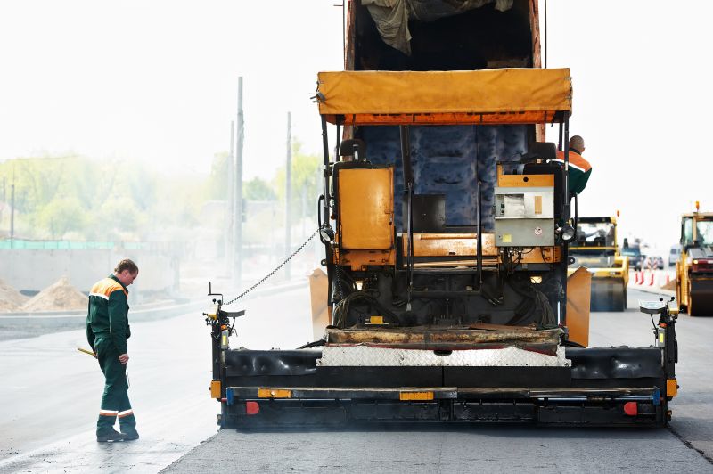 Commercial Asphalt Paving Vs. Concrete: Which Is Better For Businesses